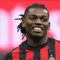 Rafael Leão se oferece ao Barcelona