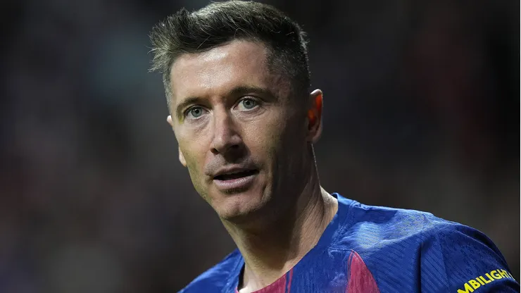Robert Lewandowski é ligado ao Liverpool por ex-jogador em meio à saída do Barcelona Foto: IMAGO / PsnewZ