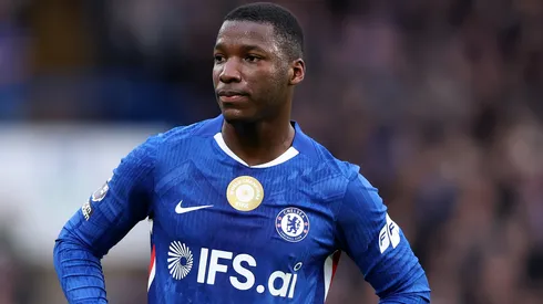 Moisés Caicedo em campo pelo Chelsea. Foto: Justin Setterfield/Getty Images