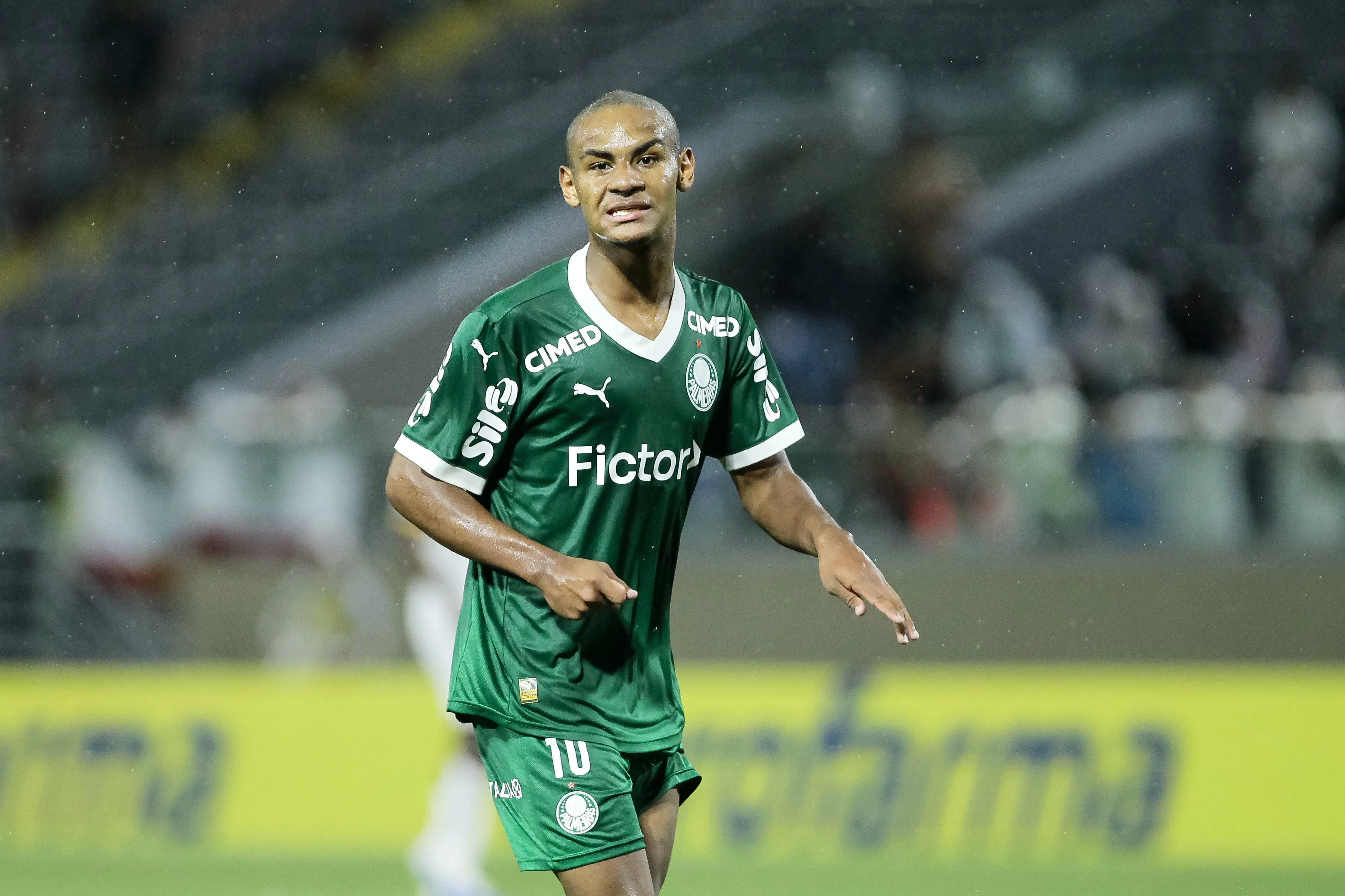 Eduardo Conceição em campo com as cores do Palmeiras. Foto: Marco Miatelo/AGIF