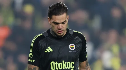 Vídeo: Ederson comete falha bizarra e Fenerbahçe perde a chance de assumir a liderança do Campeonato Turco. (Foto: Ahmad Mora/Getty Images)