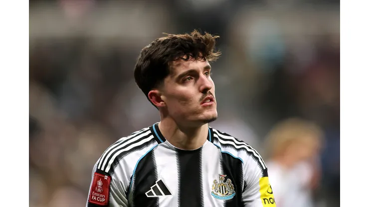 Tino Livramento está na mira do Arsenal. Foto: Annabel Lee-Ellis/Getty Images