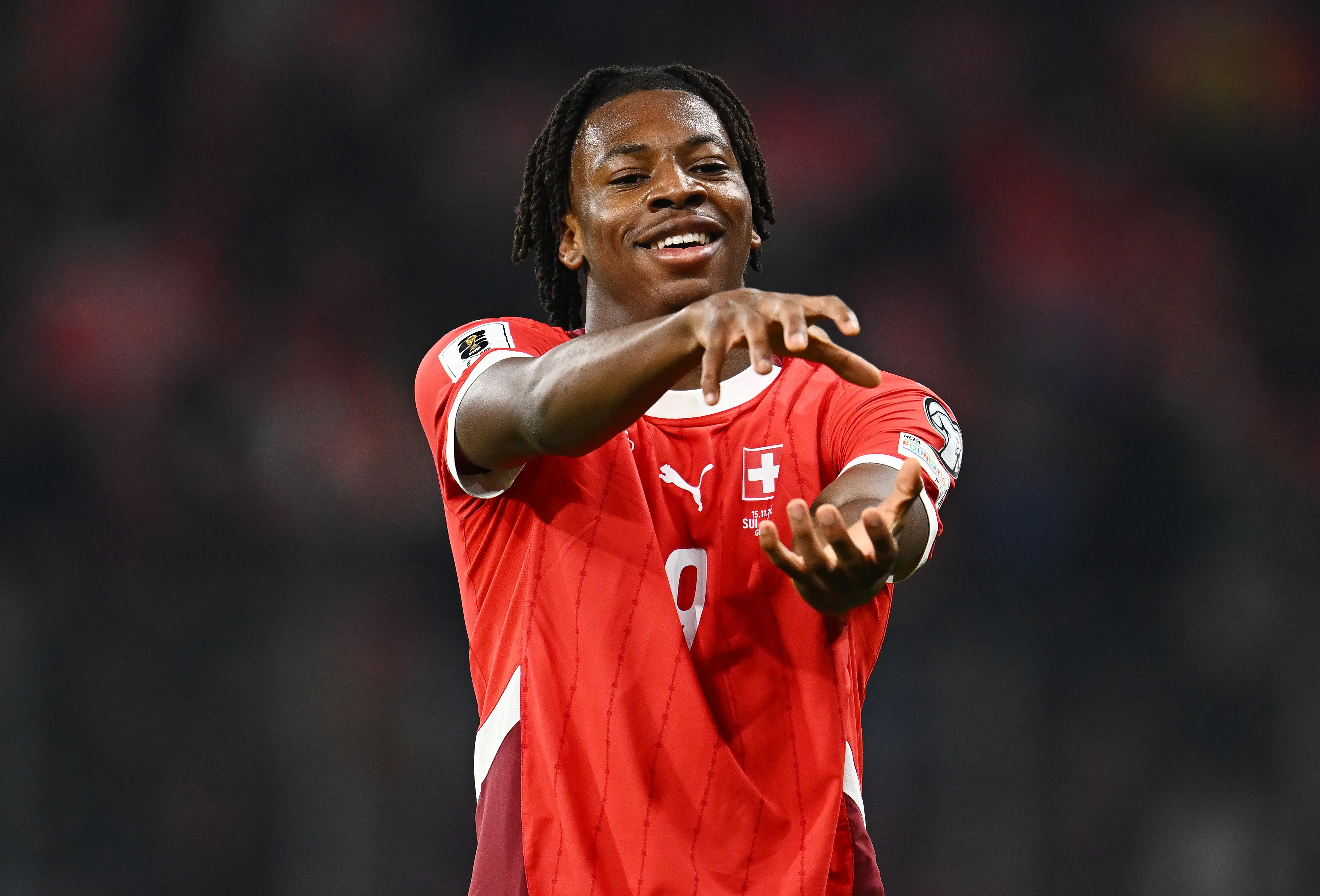 Manzambi em campo com as cores da Suíça (Foto: Mattia Ozbot/Getty Images)