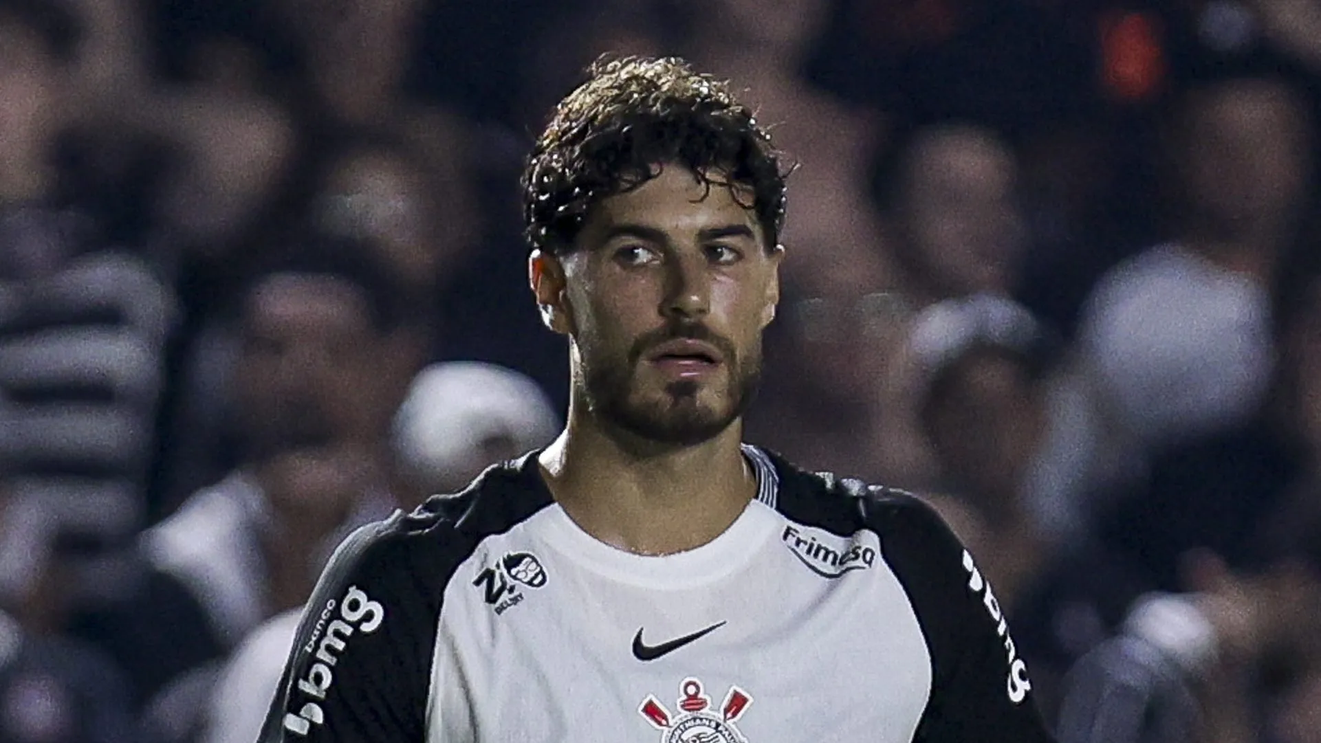 Pedro Raul, do Corinthians, reage durante partida entre Corinthians e Bahia, válida pelo Brasileirão 2026, no Estádio Urbano Caldeira, em 28 de janeiro de 2026, em Santos, Brasil. (Foto: Ricardo Moreira/Getty Images)