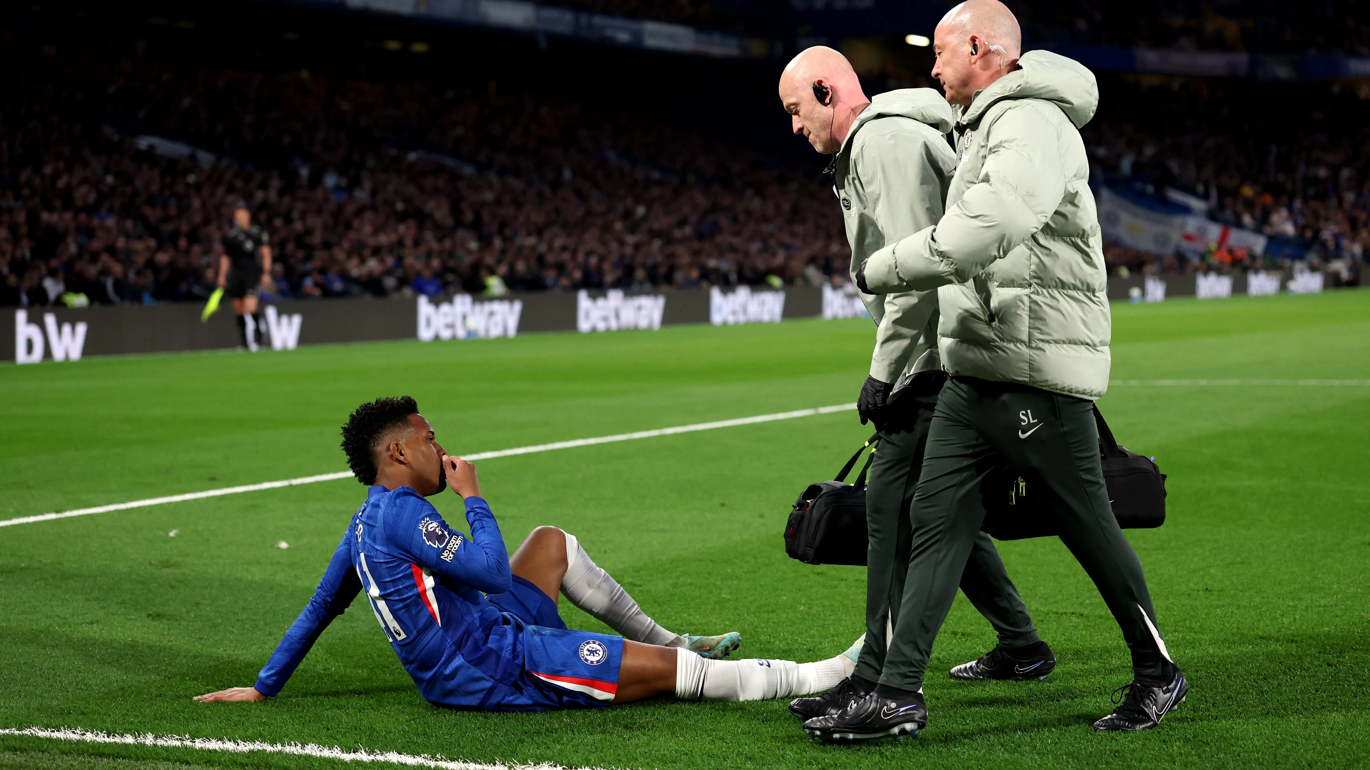 Estêvão sente lesão e sai do jogo. Foto: Julian Finney/Getty Images