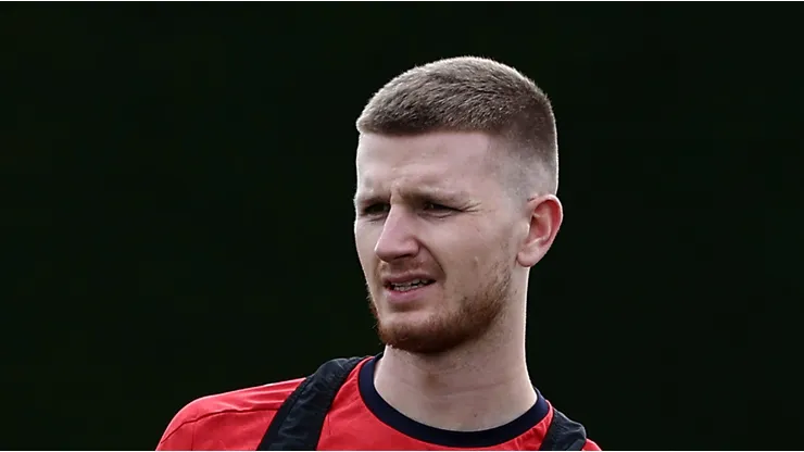Adam Wharton entra na mira do Liverpool como principal reforço para o meio campo nesta temporada. (Foto de James Fearn/Getty Images)