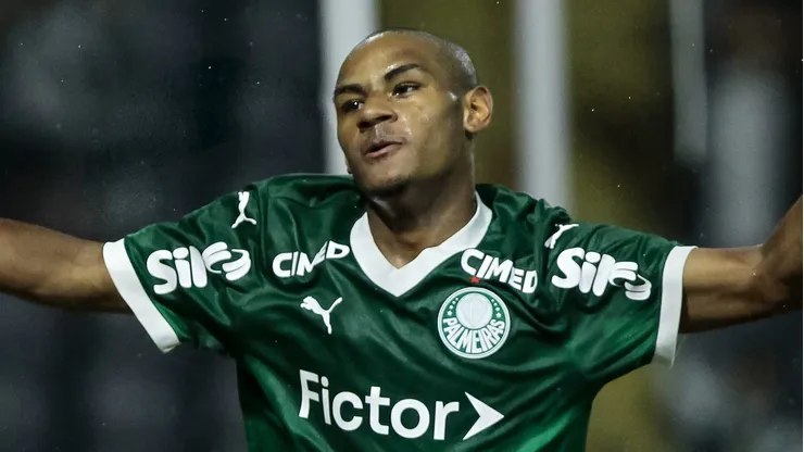 Eduardo Conceição decide rejeitar o Manchester City porque prefere esperar uma proposta oficial do Barcelona no futuro. Foto: Marco Miatelo/AGIF