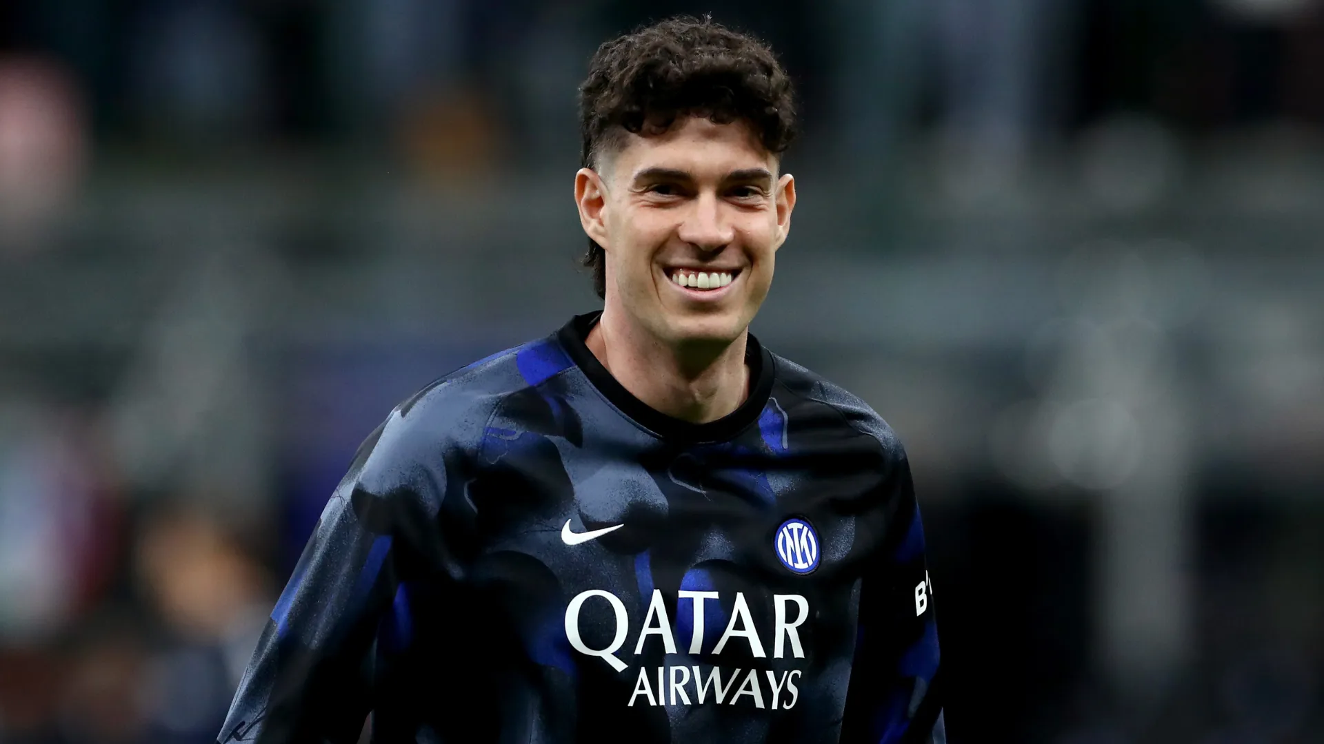 Alessandro Bastoni durante aquecimento em jogo da Inter de Milão