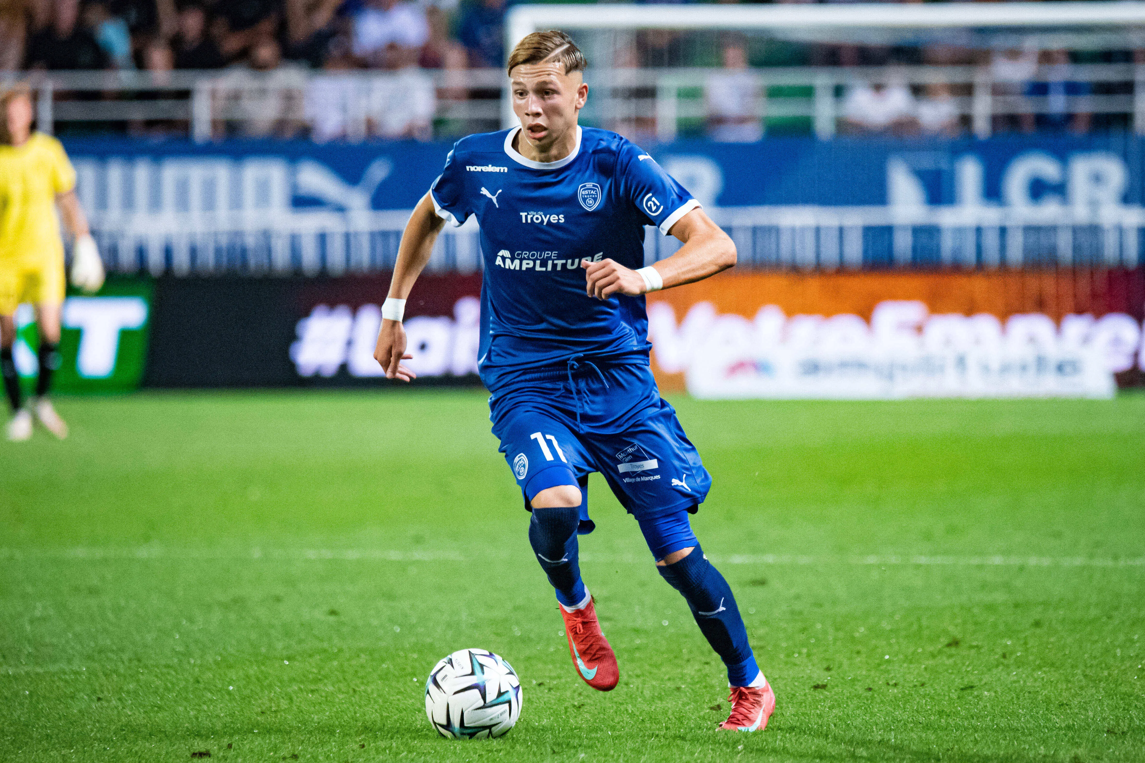 Jovem Mathys Detourbet está prestes a assinar com o Mancheste City. Foto: IMAGO /&nbsp;PsnewZ