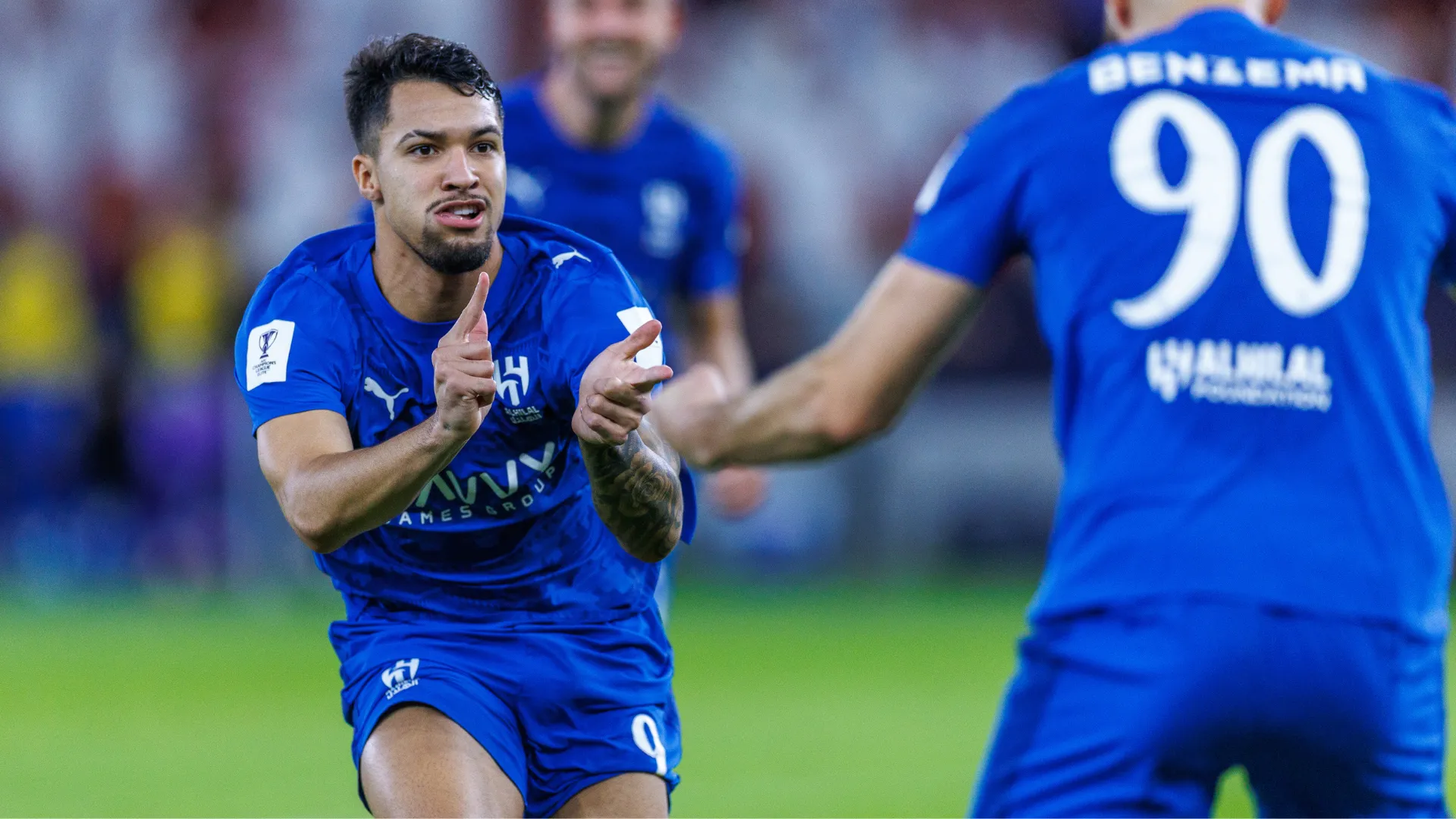 Marcos Leonardo comemora gol com Benzema