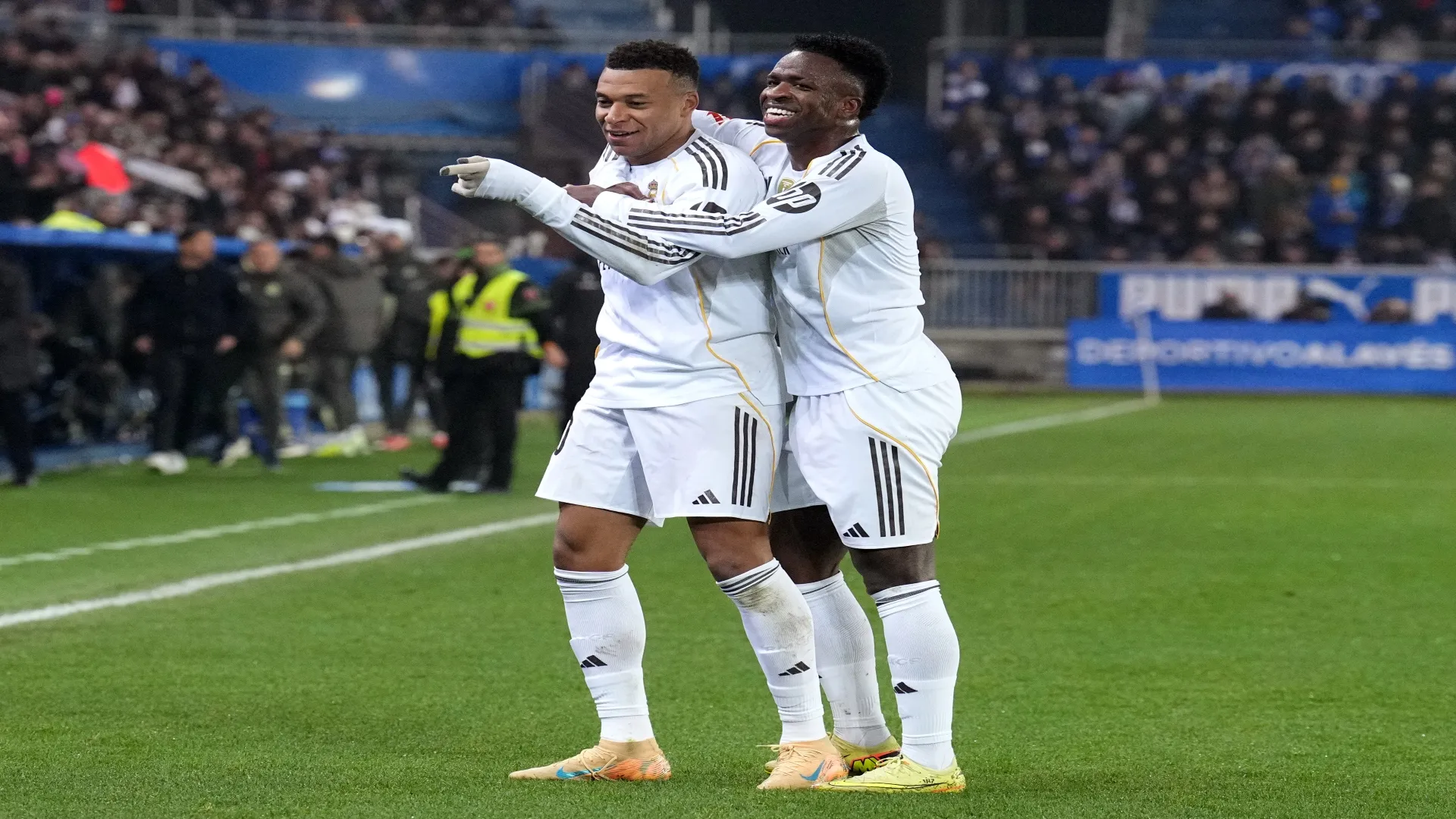 Mbappé e Vini Jr jogam contra o Alavés – Juan Manuel Serrano Arce/Getty Images