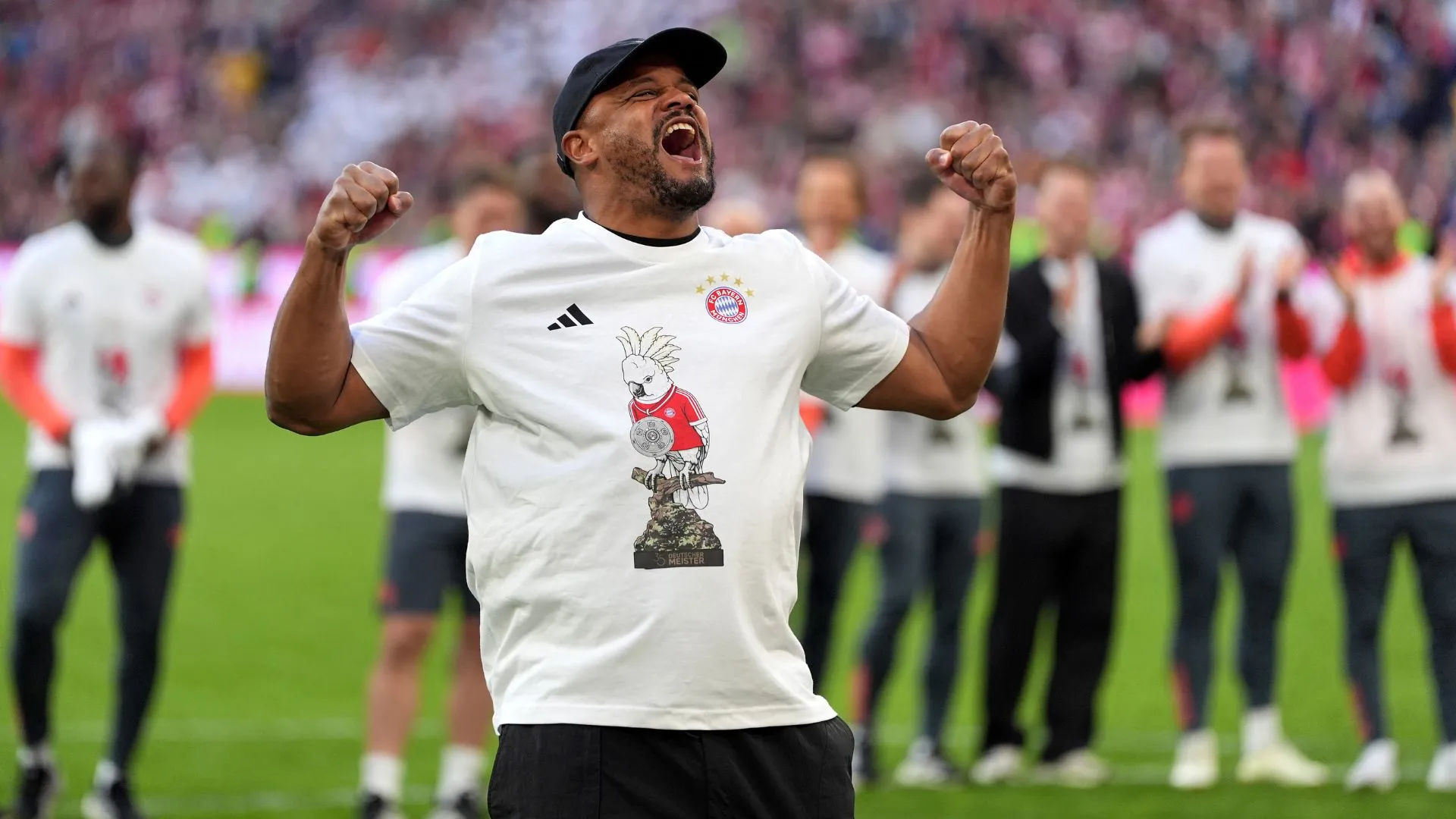 Kompany comemorando o título da Bundesliga (foto: Leonhard Simon/Getty Images)