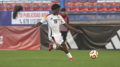 Jeremiah Mensah permanece no Bayer Leverkusen