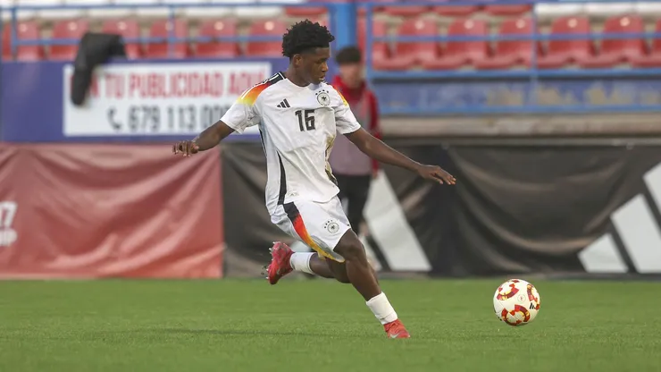 Jeremiah Mensah permanece no Bayer Leverkusen