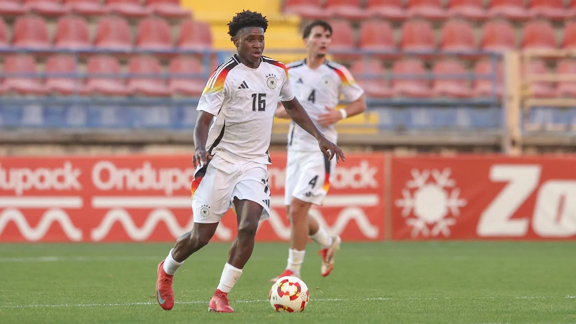 Revelado pelo Leverkusen, Mensah já representou as seleções de base da Alemanha (foto: Carlos Rodrigues/Getty Images)