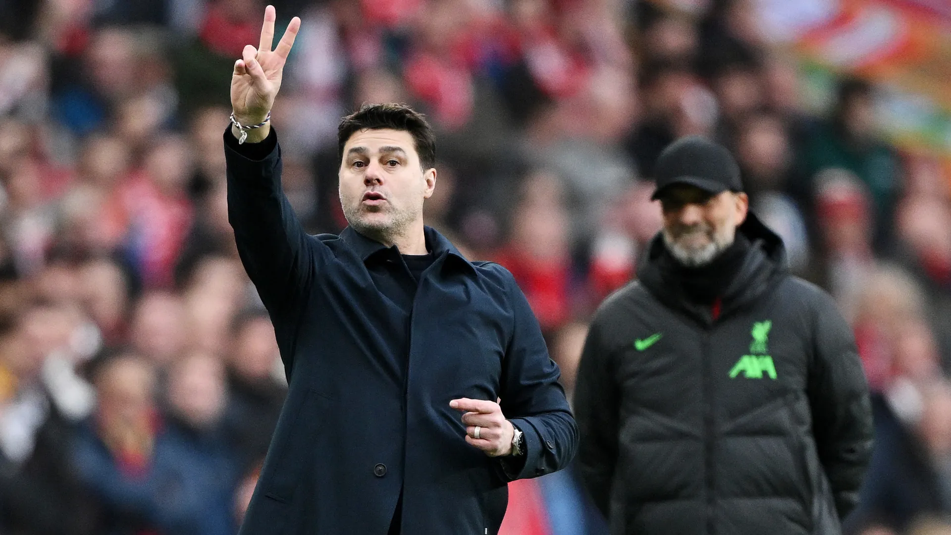 Pochettino durante partida contra Jürgen Klopp