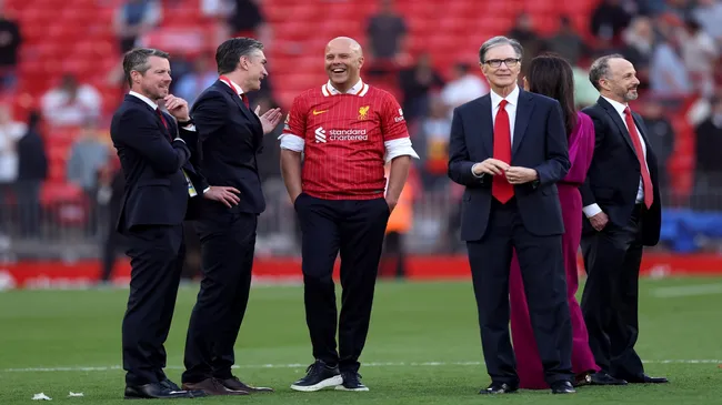 Arne Slot segue prestigiado no Liverpool – Carl Recine/Getty Images