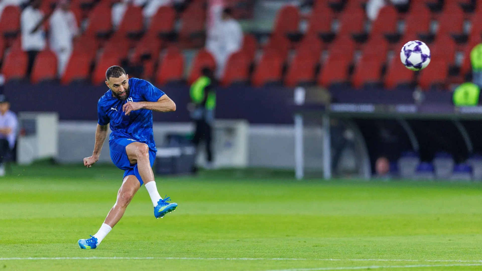 Benzema foi entregue aos médicos antes do Al-Hilal decidir título com o Al-Kholood (foto: Abdullah Ahmed/Getty Images)
