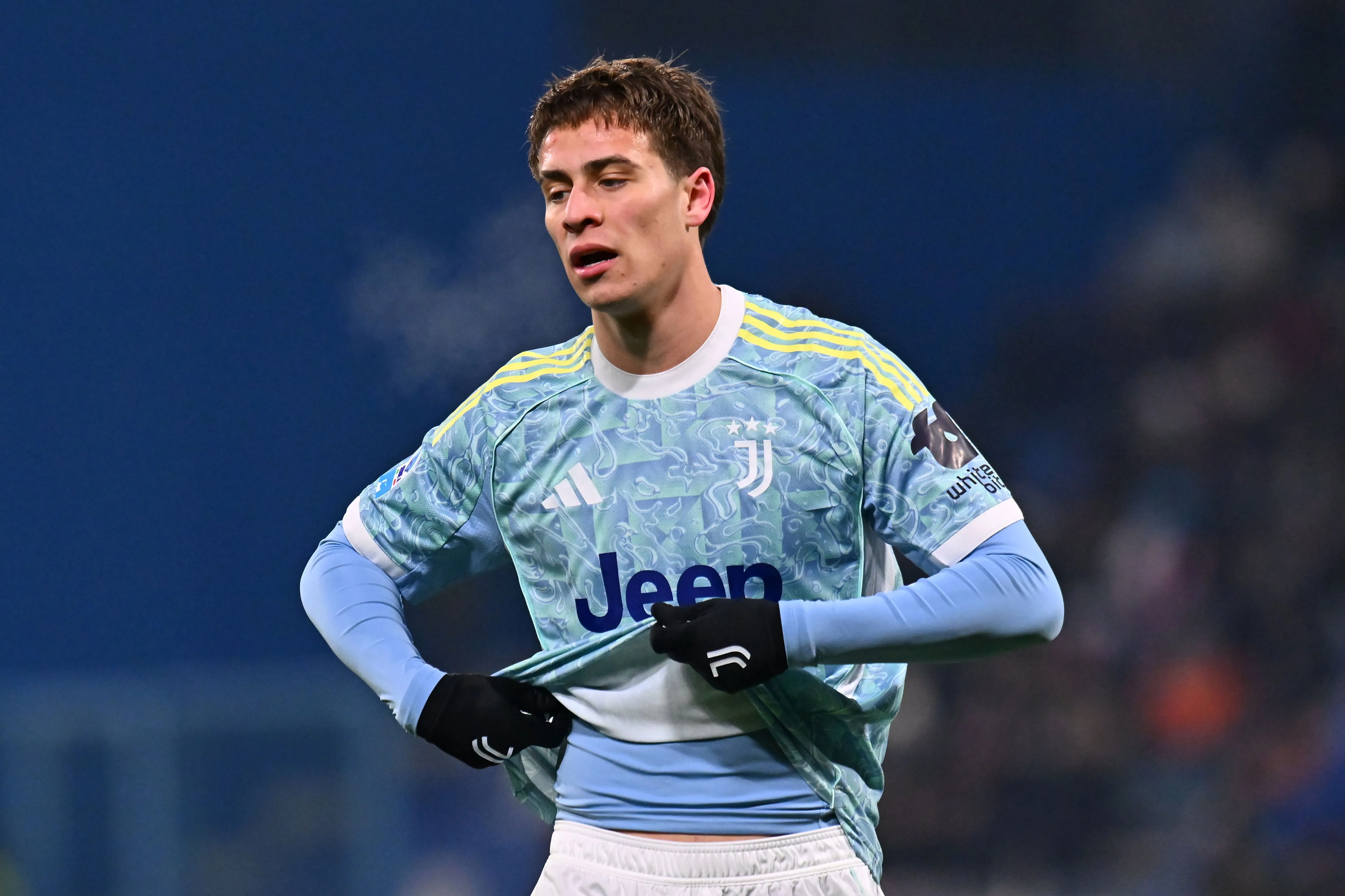 Kenan Yildiz em campo com as cores da Juventus (Foto: Alessandro Sabattini/Getty Images)