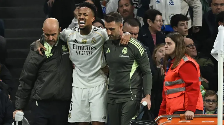 Éder Militão sofre nova lesão em Real Madrid x Alavés e gera preocupação em Ancelotti para a Copa do Mundro. (Foto: Denis Doyle/Getty Images)