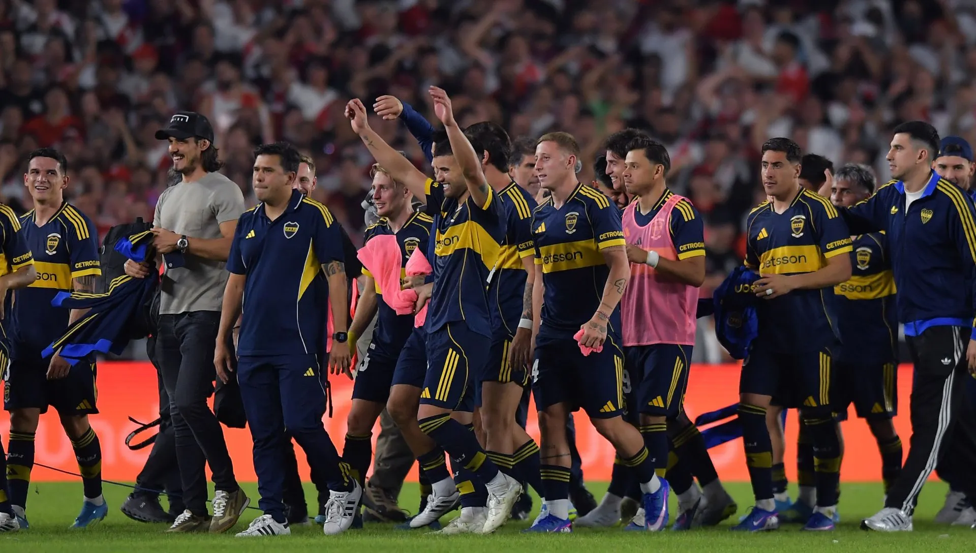 Boca Juniors comemora após vencer a partida do Torneo Apertura 2026. Foto: Marcelo Endelli/Getty Images