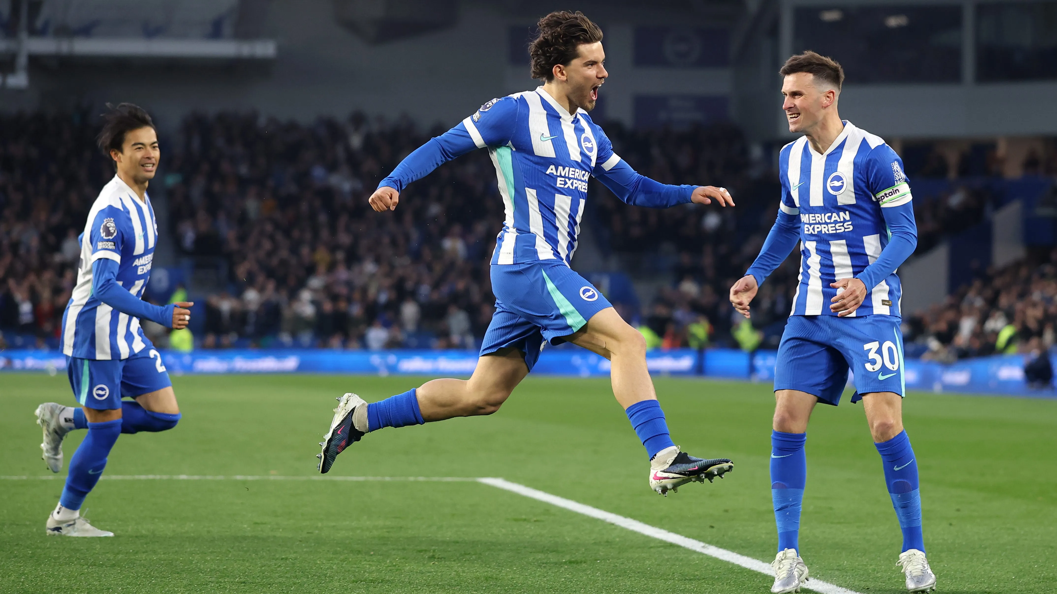 Kadioglu comemorando gol contra o Chelsea. Foto: Warren Little/Getty Images