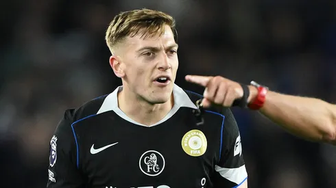 Liam Delap não finaliza em Brighton 3 x 0 Chelsea e fica cada vez mais próximo de ser vendido. (Foto: Mike Hewitt/Getty Images)