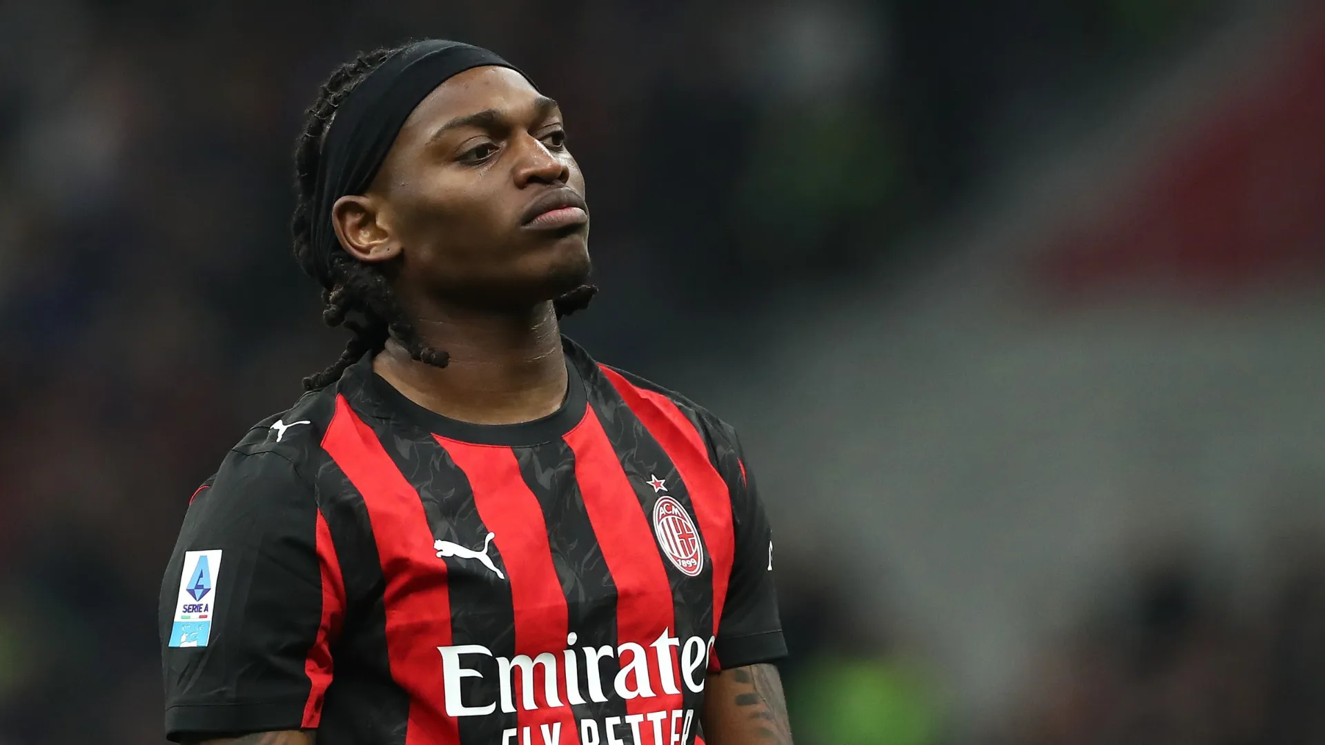 Rafael Leão durante jogo do Milan