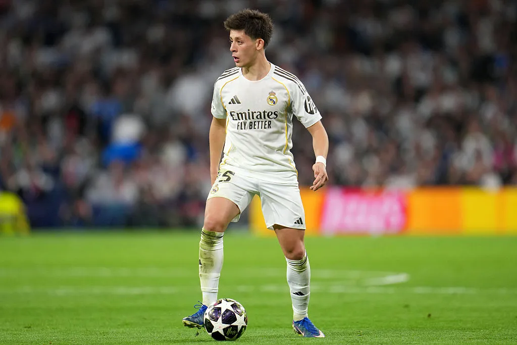 Arda Güler entrou novamente no radar do Arsenal, segundo o CaughtOffside (Foto: Aitor Alcalde/Getty Images)