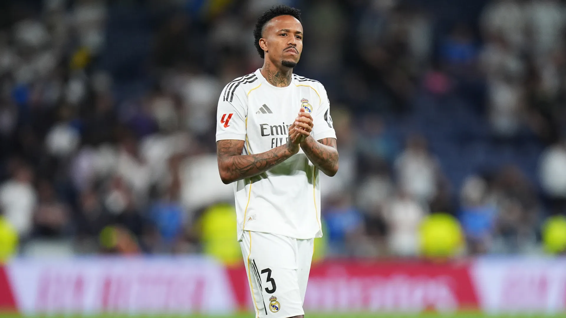 Zagueiro Éder Militão em jogo pelo Real Madrid