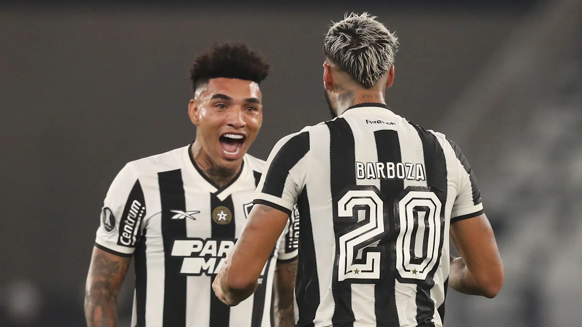 Alexander Barboza comemora ao lado de Igor Jesus