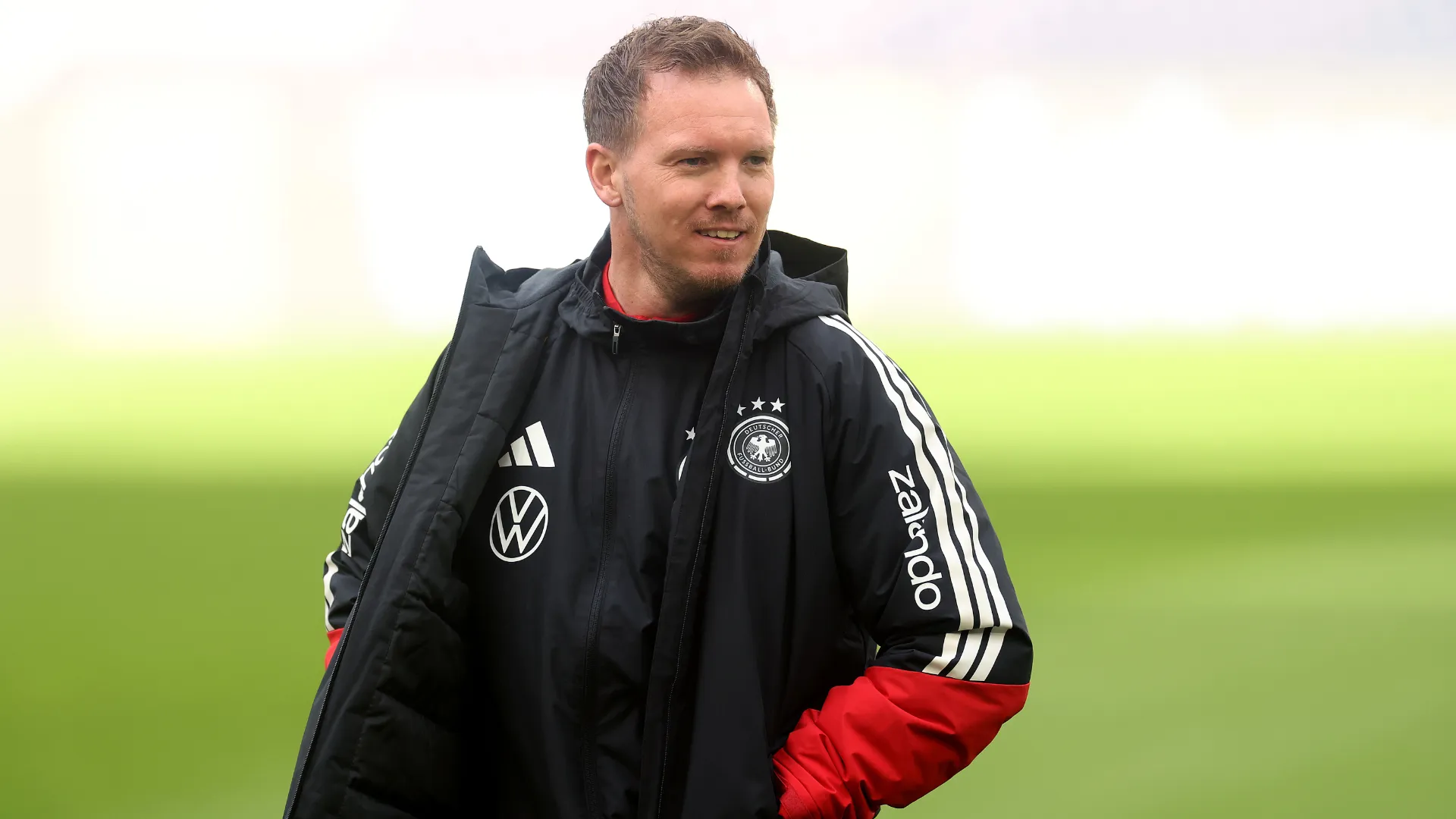 Julian Nagelsmann sorri em treino da Alemanha