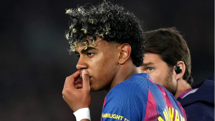 Lamine Yamal se lesiona em partida do Barcelona. (Photo by Alex Caparros/Getty Images)