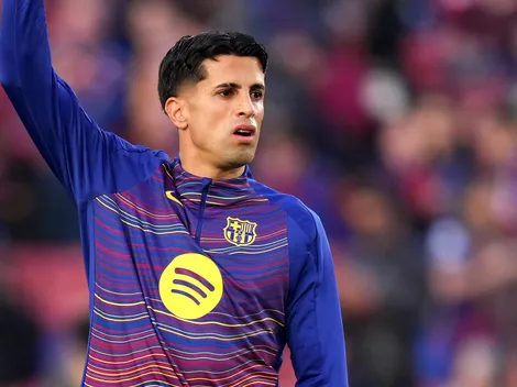 Benfica manifesta interesse em João Cancelo, que está no Barcelona