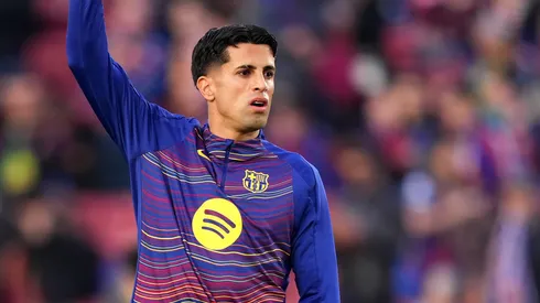 Benfica quer o retorno de João Cancelo e faz sondagem pelo lateral de Barcelona e Al-Hilal. (Foto: Alex Caparros/Getty Images)