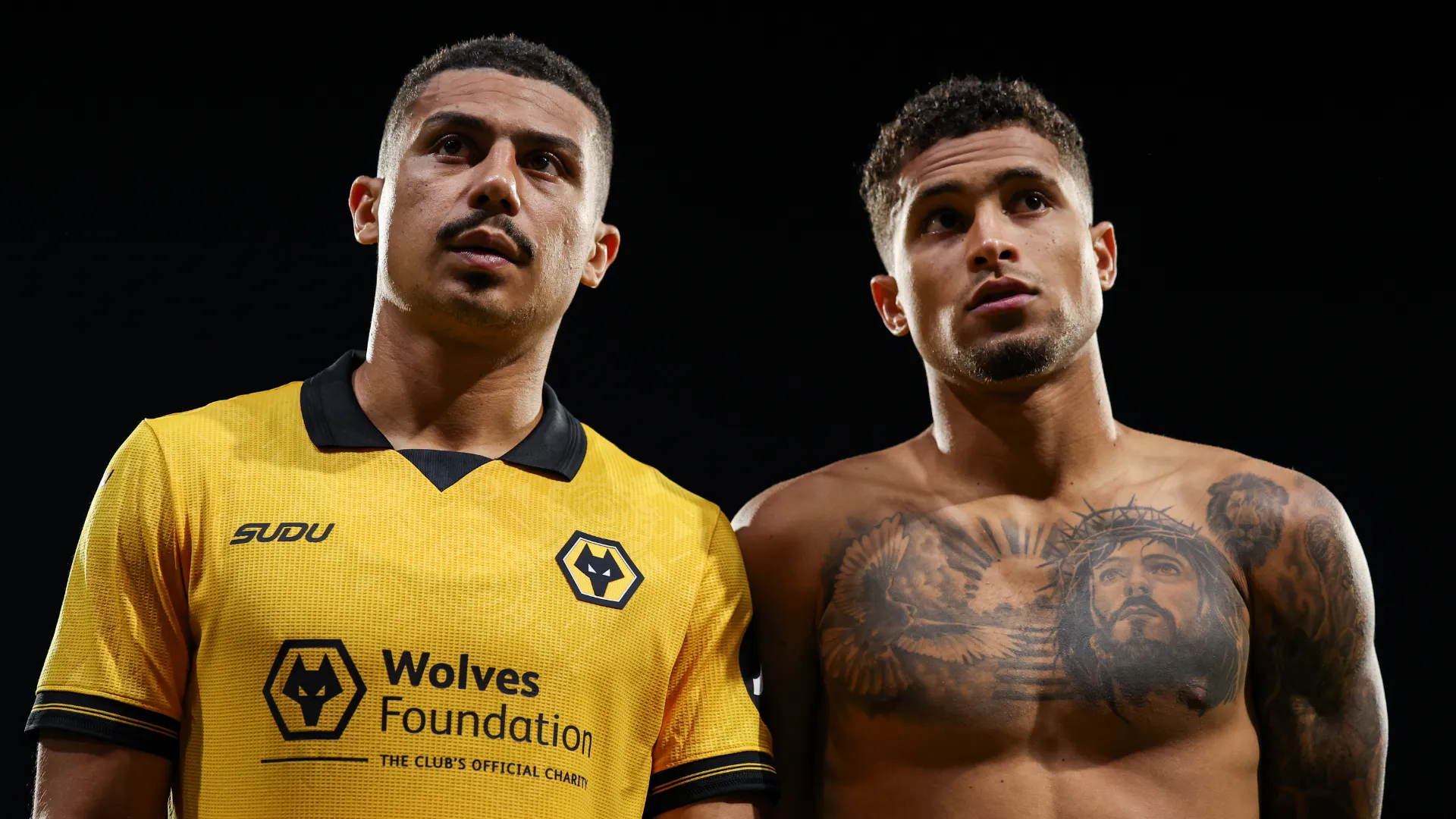 João Gomes e André após jogo do Wolverhampton