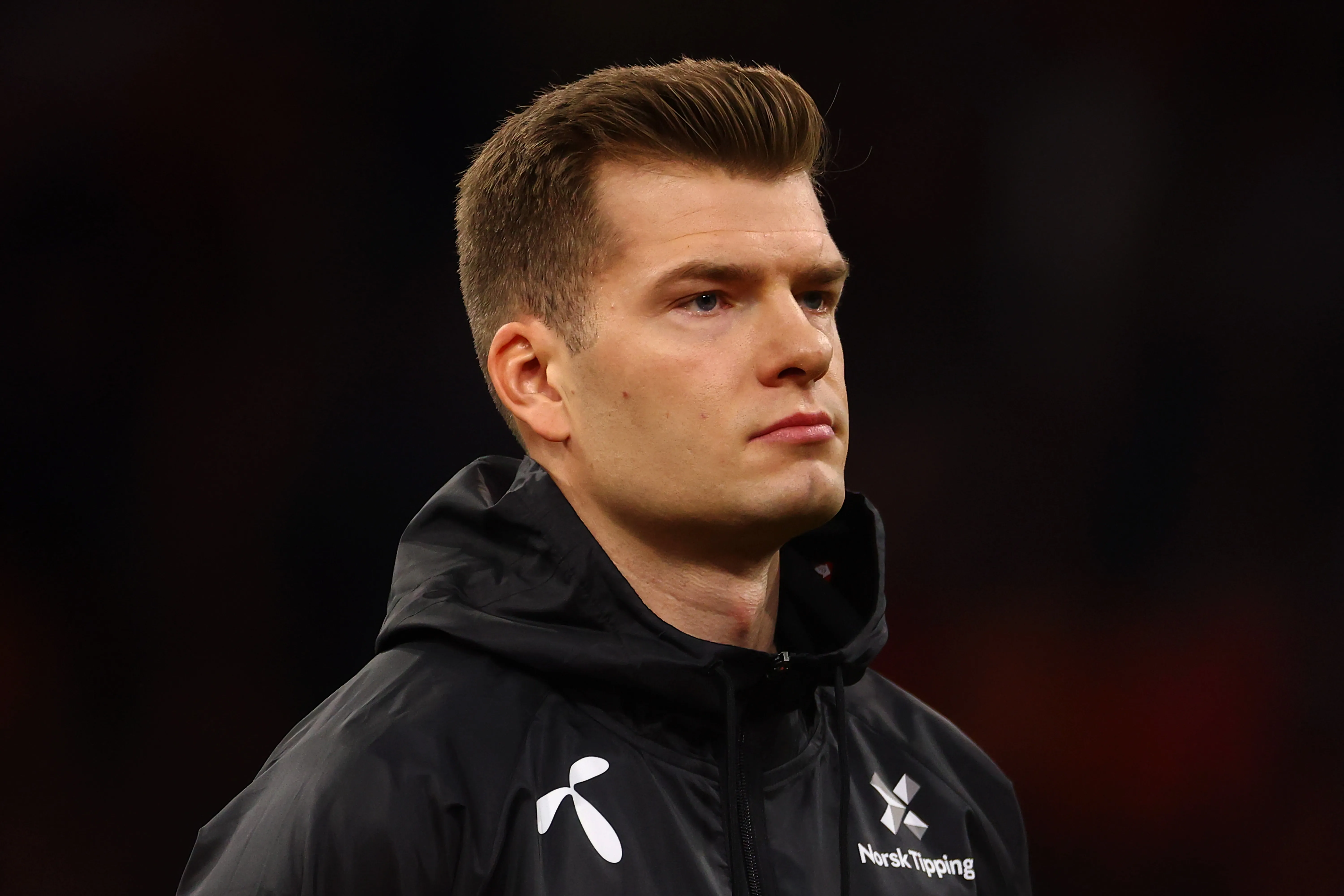 Sorloth antes de uma partida com a Noruega (Foto: Dean Mouhtaropoulos/Getty Images)