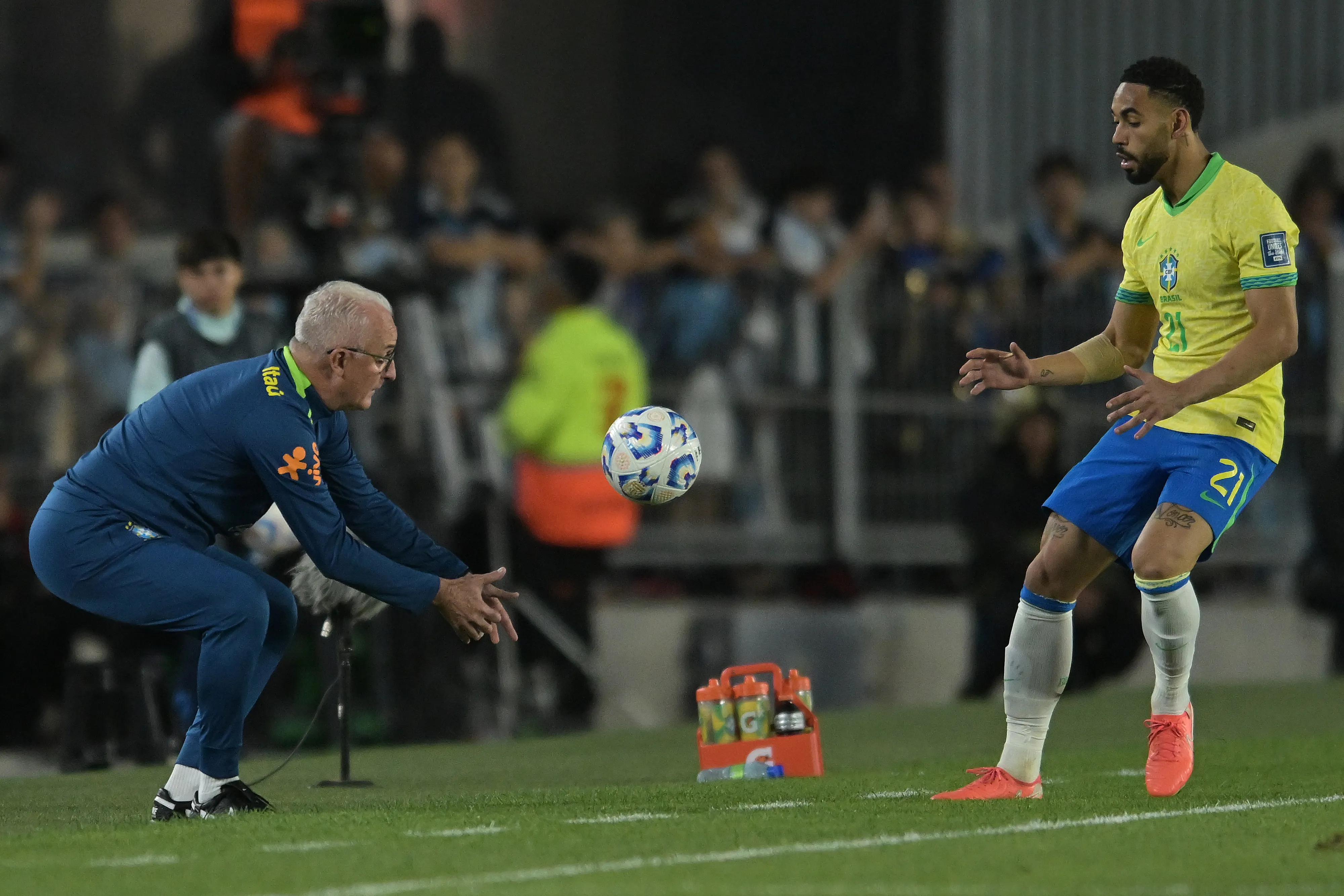 Dorival Jr em jogo do Brasil. Foto: Marcelo Endelli/Getty Images