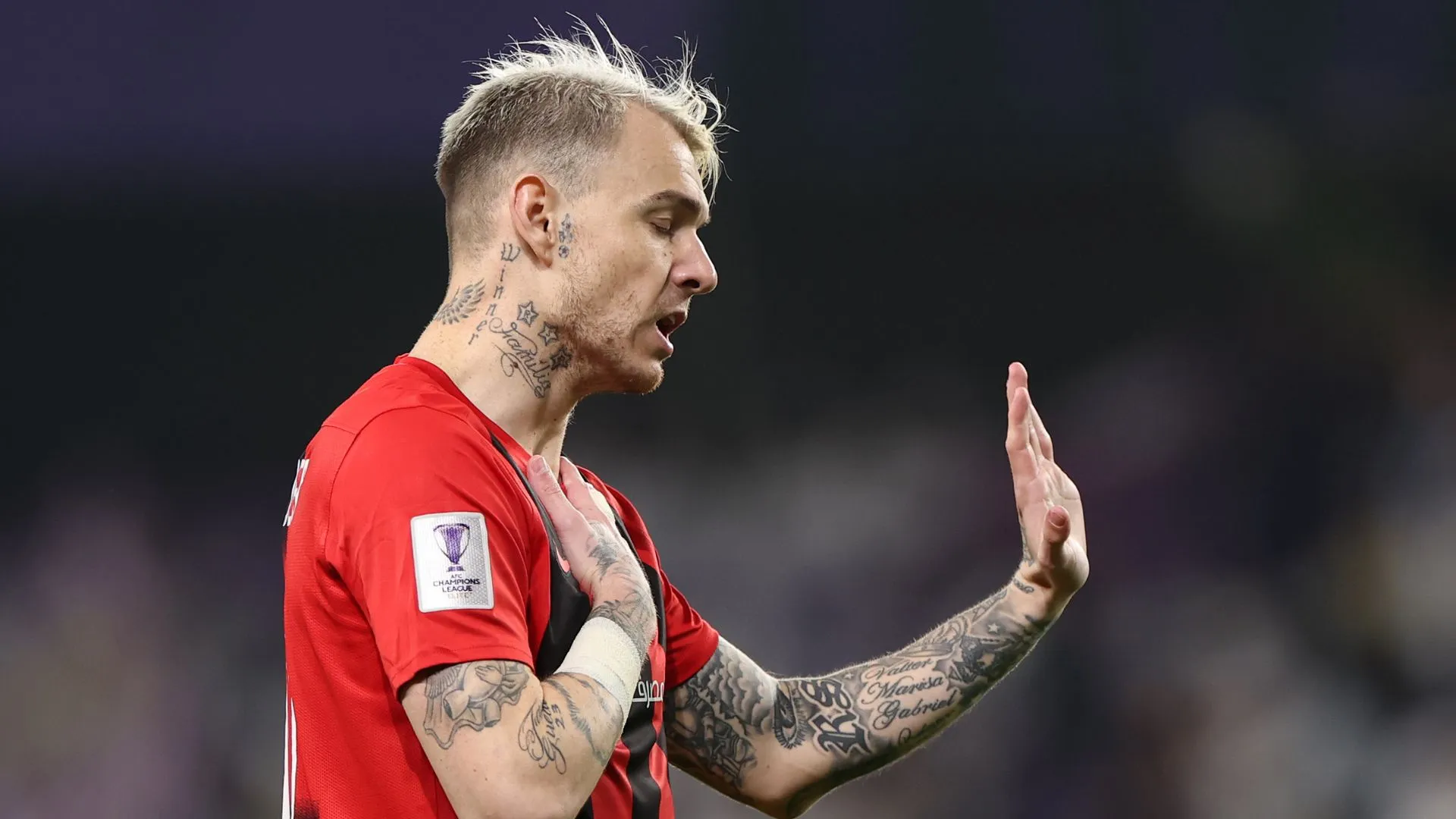 Roger Guedes em jogo do Al-Rayyan (foto: Francois Nel/Getty Images)