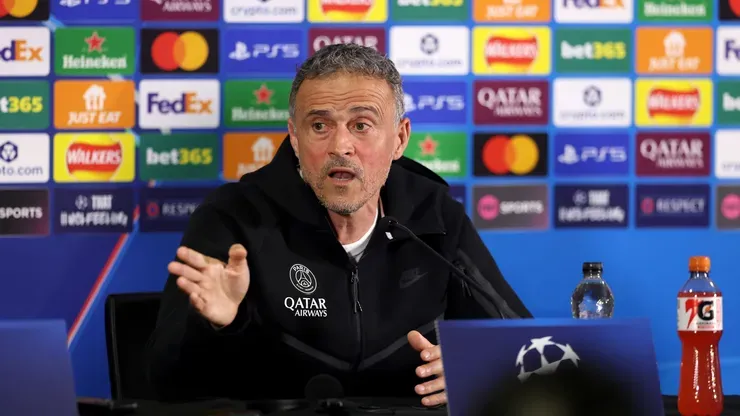 O técnico Luis Enrique durante entrevista no PSG (Luke Walker/Getty Images)