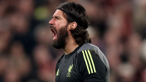 Alisson, alvo da Juventus. (Photo by Carl Recine/Getty Images)