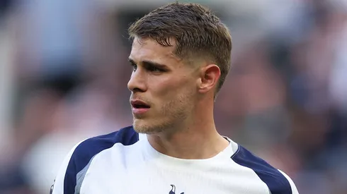 Micky Van de Ven, alvo de Manchester United e Liverpool. (Photo by Alex Pantling/Getty Images)