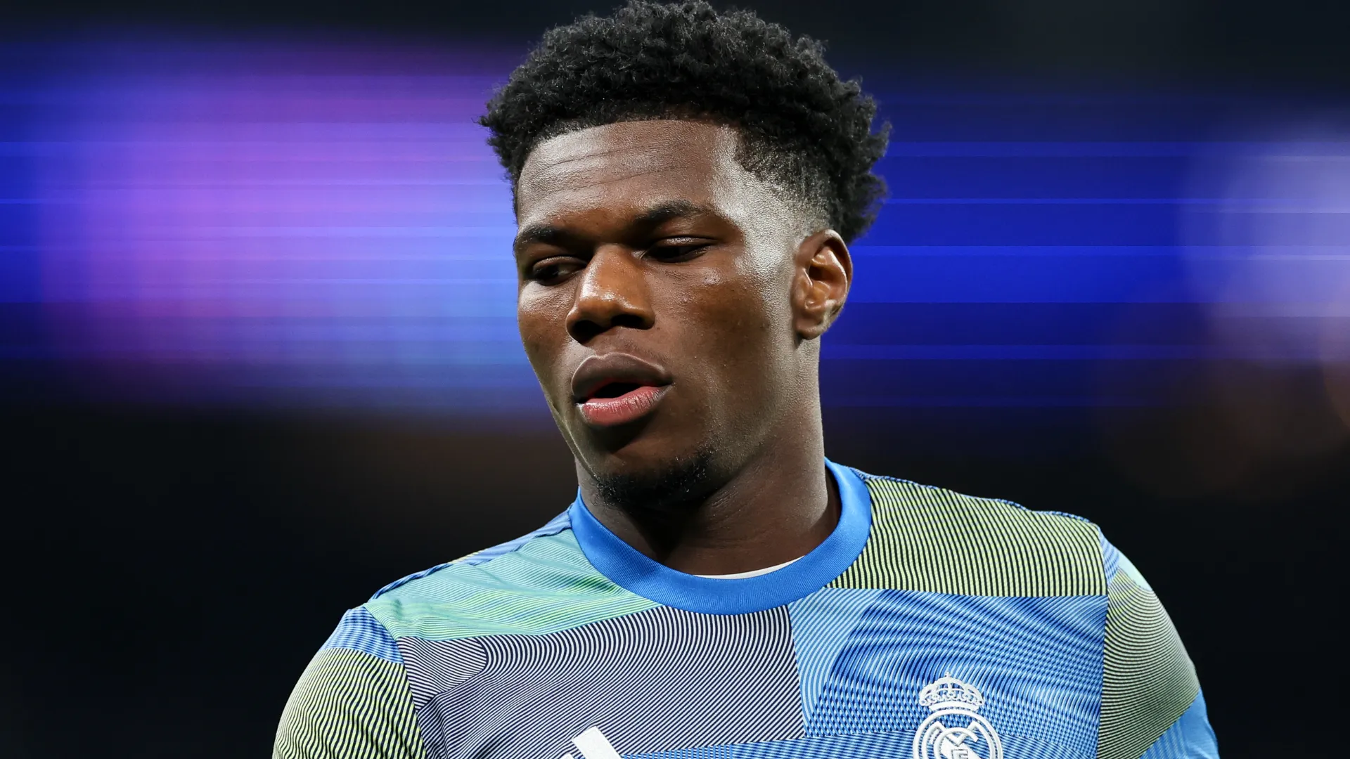 Tchouaméni aparece concentrado antes de uma partida pelo Real Madrid
