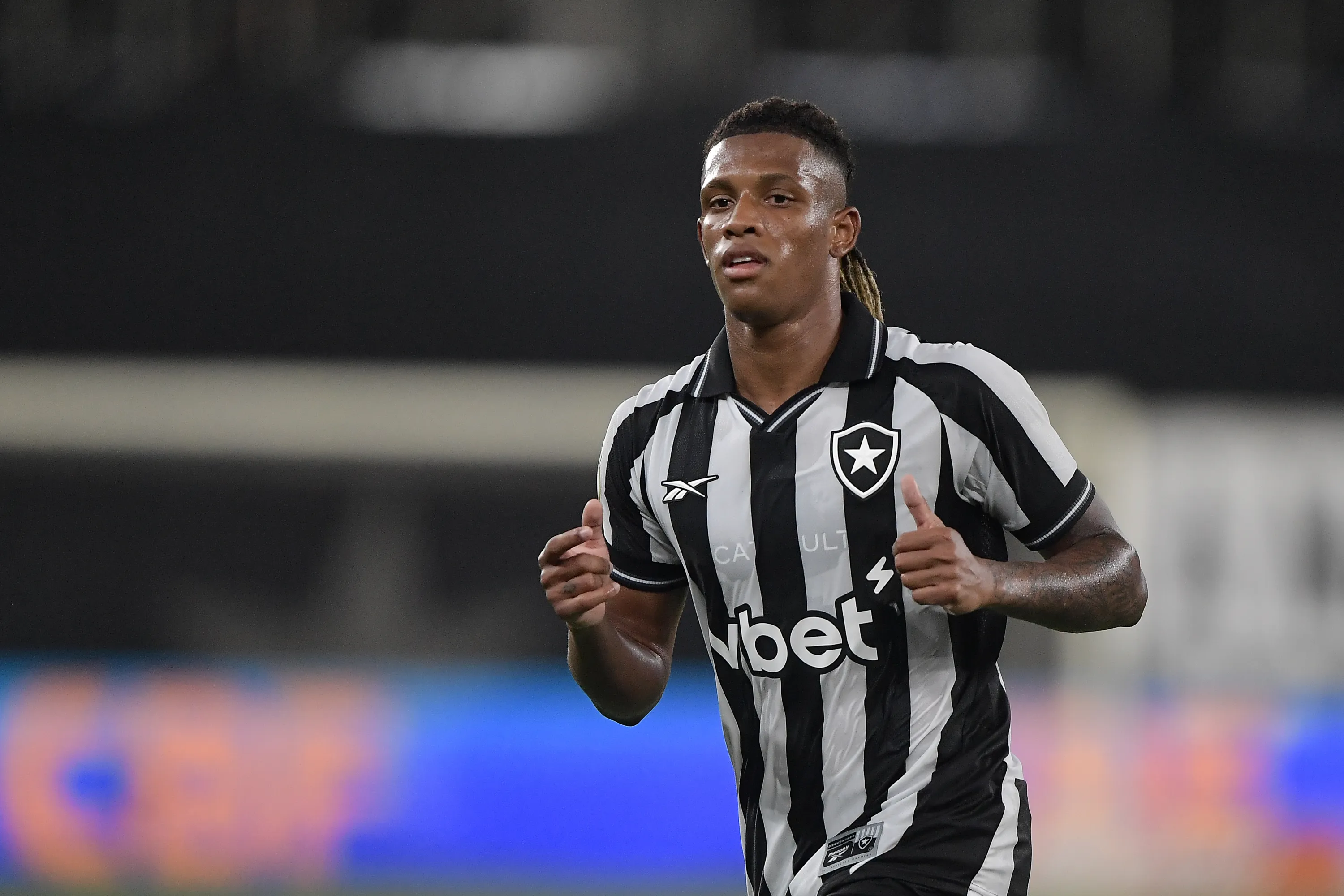 Volante do Fogão prioriza a Europa. Foto: Thiago Ribeiro/AGIF