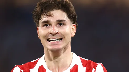 Julián Alvarez busca casa em Barcelona e alimenta especulações sobre saída do Atlético de Madrid. (Foto: Fran Santiago/Getty Images)