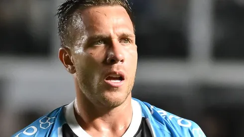 Como só deve contratar Arthur Melo caso vá para a Champions; Permanência no Grêmio é viável. Foto: Jota Erre/AGIF