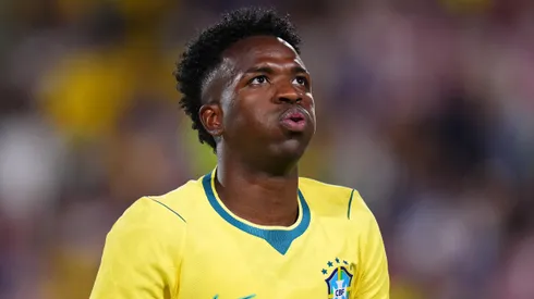 Vini Jr com a camisa da Seleção Brasileira. Foto: Rich Storry/Getty Images