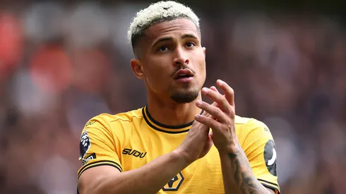 João Gomes durante uma partida pelo Wolverhampton. Foto: Dan Istitene/Getty Images