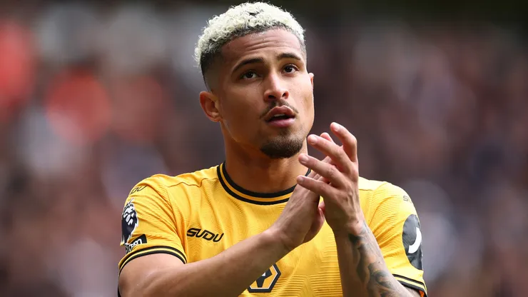 João Gomes durante uma partida pelo Wolverhampton. Foto: Dan Istitene/Getty Images
