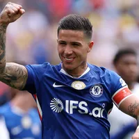 Enzo Fernández é ovacionado após marcar